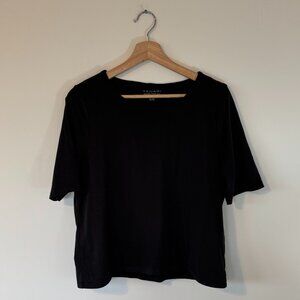 TAHARI *UNIQUE * Ladies XL (LARGE) Black T-Shirt